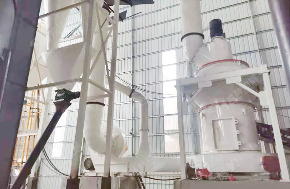 高效雷蒙磨粉機工作視頻湖南客戶現(xiàn)場截圖 高效雷蒙磨粉機工作視頻湖南客戶現(xiàn)場截圖